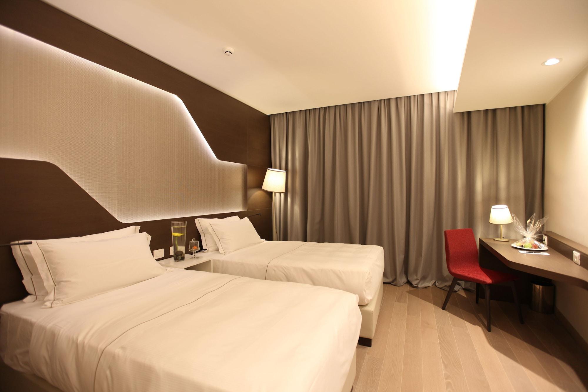 Doubletree By Hilton Yerevan City Centre Exteriör bild