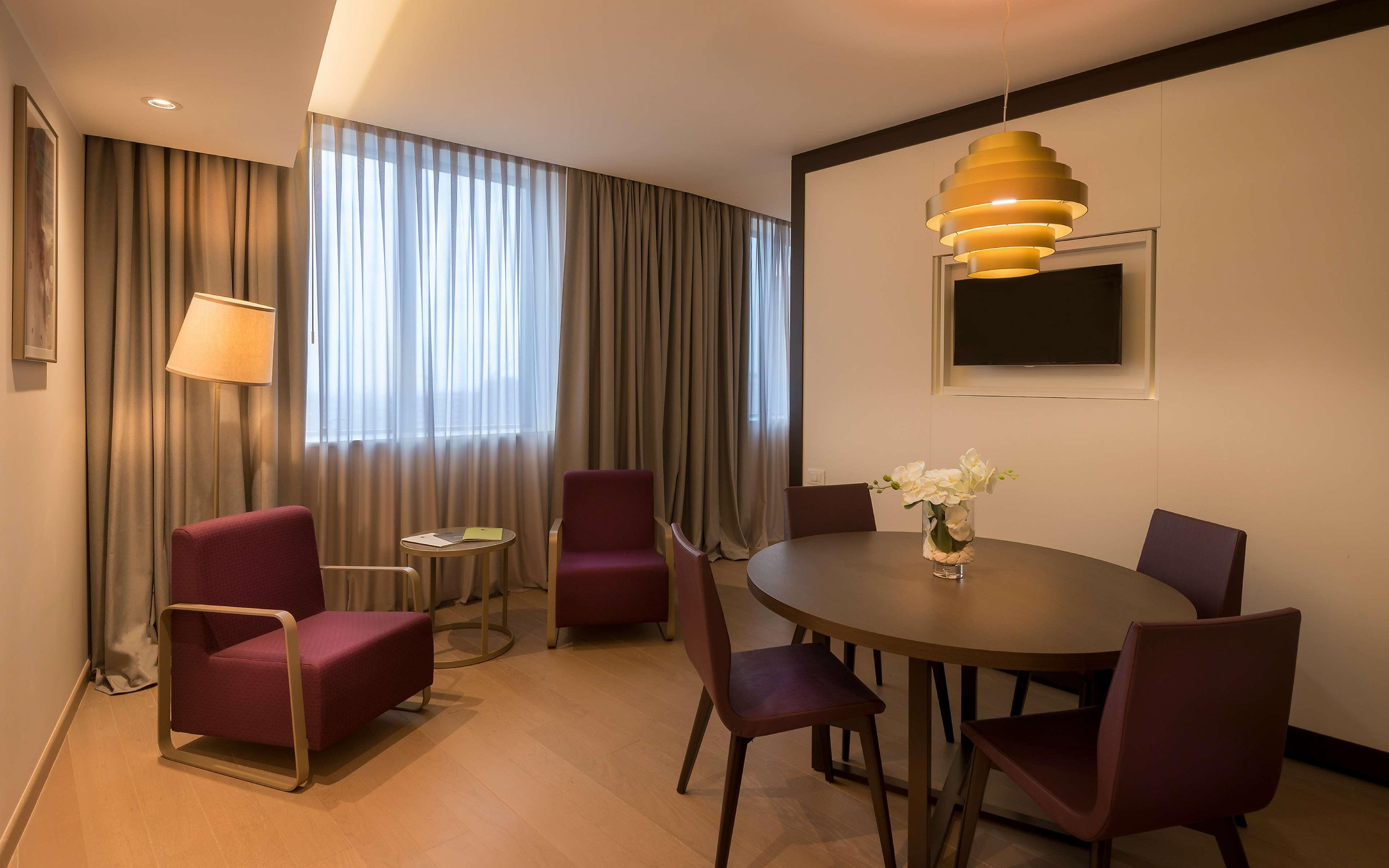 Doubletree By Hilton Yerevan City Centre Exteriör bild