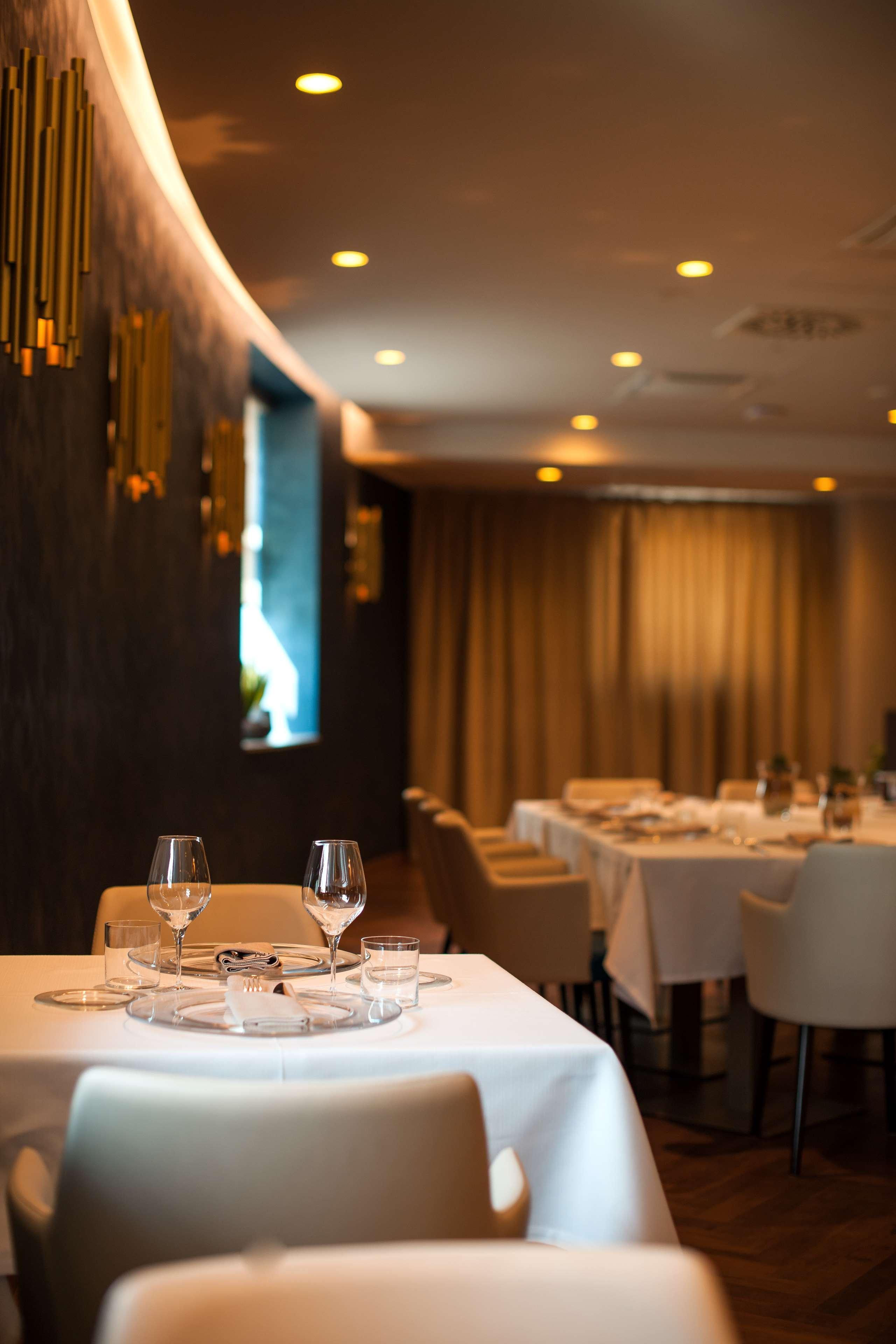Doubletree By Hilton Yerevan City Centre Exteriör bild