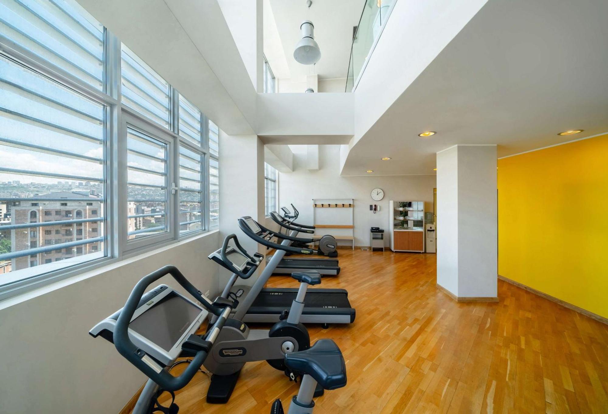 Doubletree By Hilton Yerevan City Centre Exteriör bild