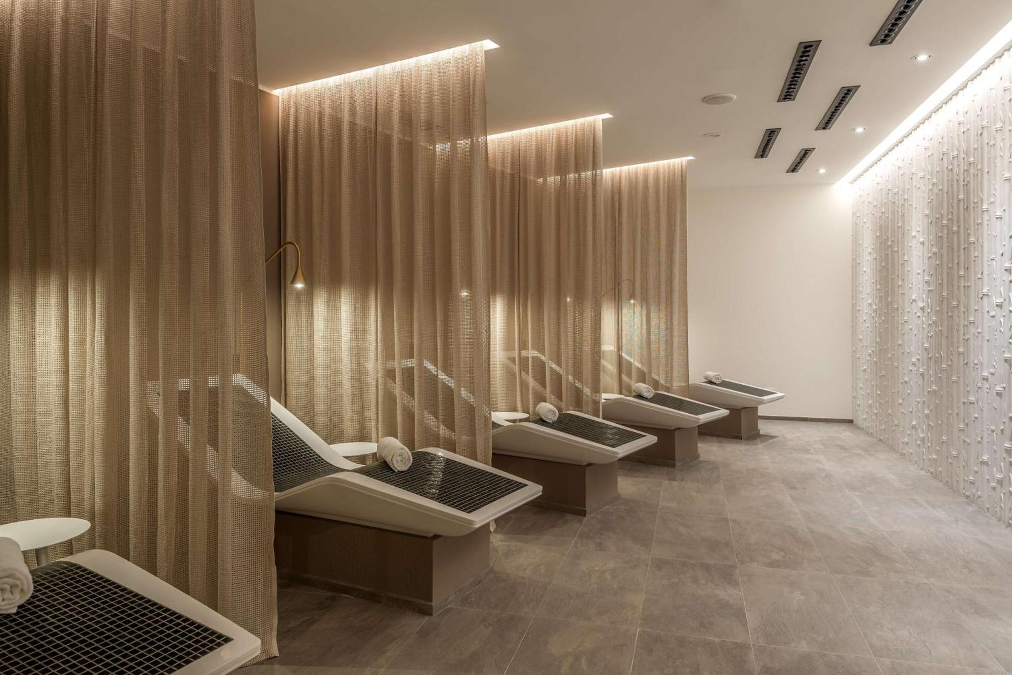 Doubletree By Hilton Yerevan City Centre Exteriör bild