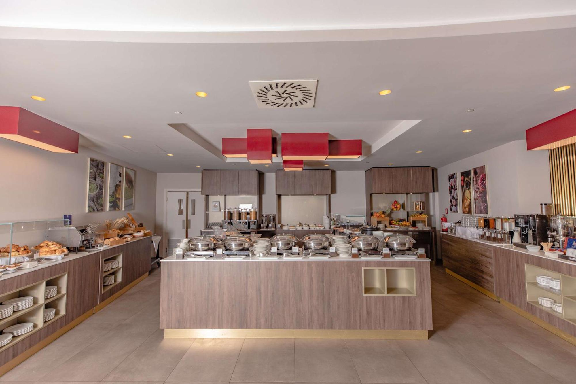 Doubletree By Hilton Yerevan City Centre Exteriör bild